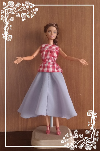 Только сделав фото, я увидела кривой подол...